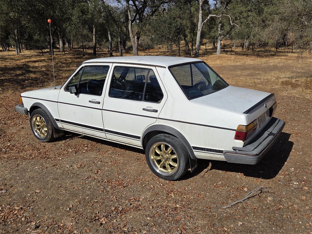 Volkswagen-Jetta-1982-White-Tan
