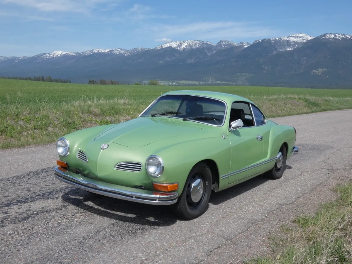 Volkswagen-Karmann-ghia-1974-Green-Black-2