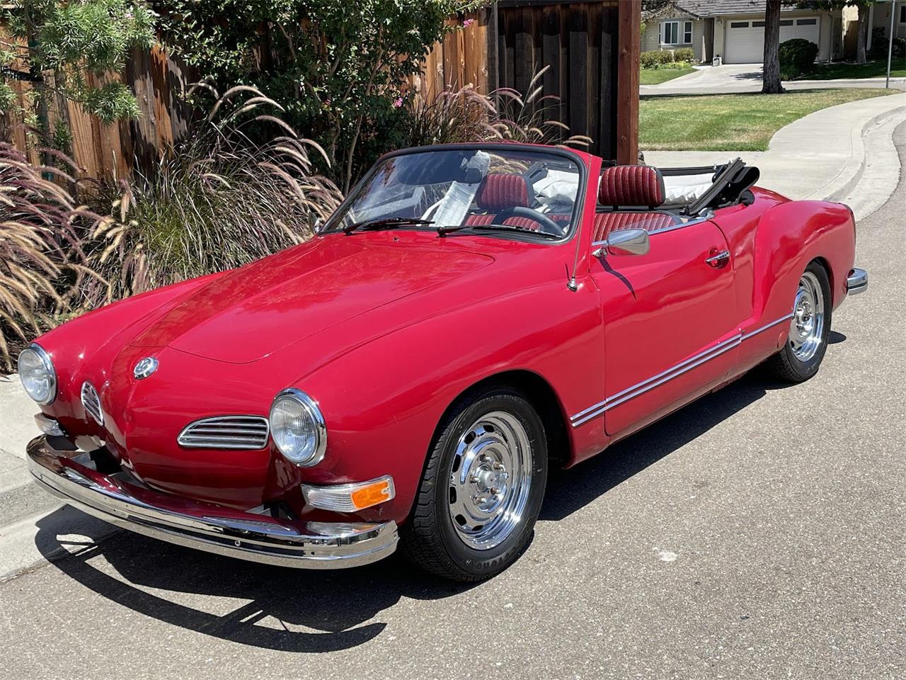 Volkswagen-Karmann-ghia-1974-Red-Black-2