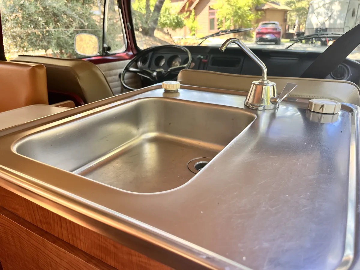 Volkswagen-Kombi-1971-8