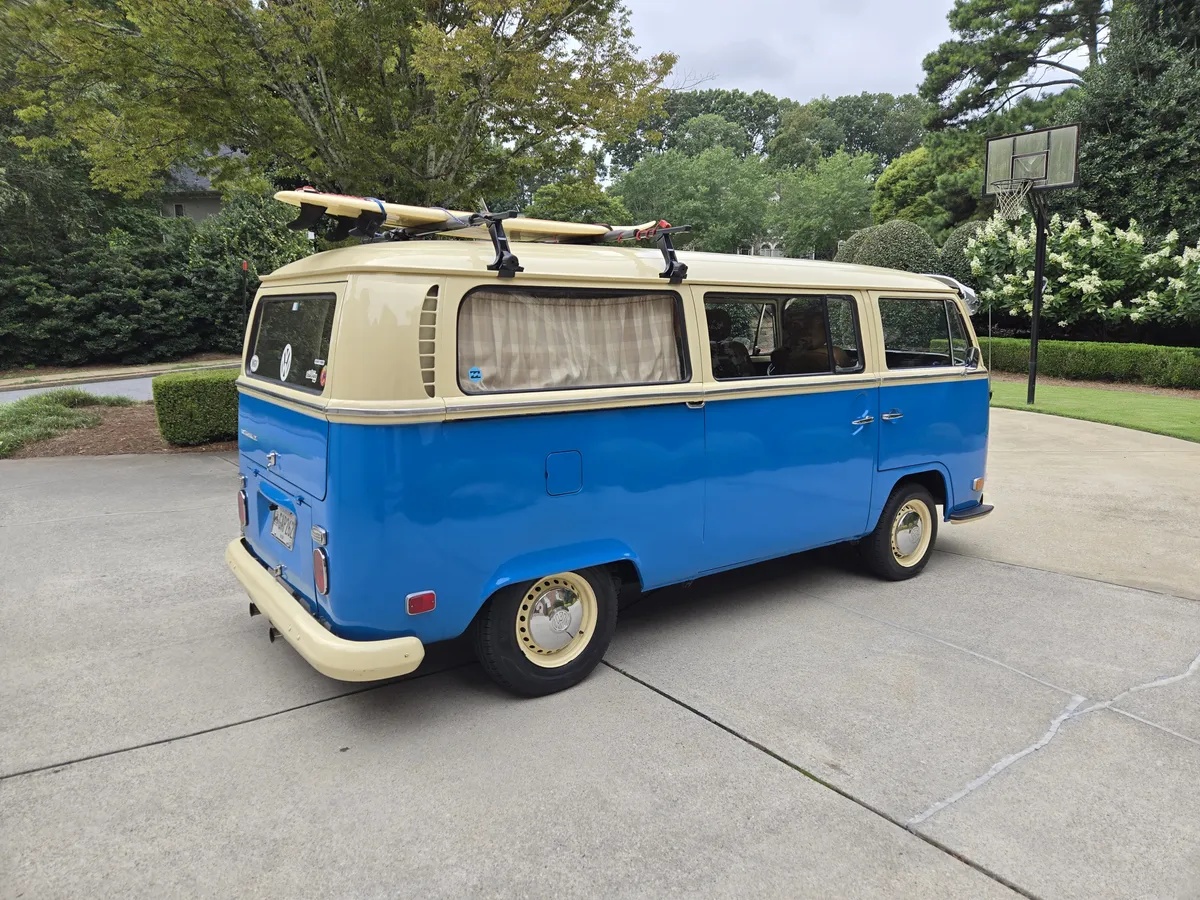 Volkswagen-Kombi-1971-Blue-Tan-11