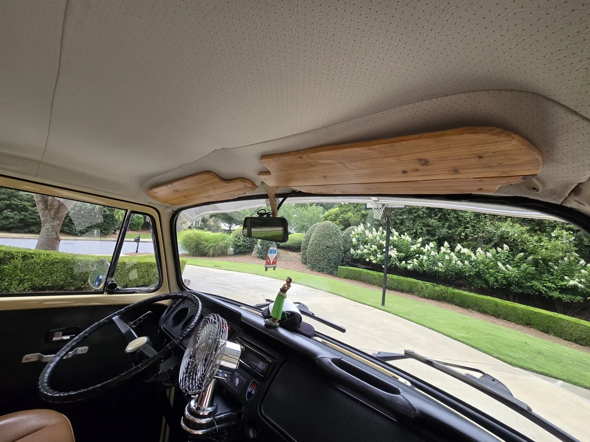 Volkswagen-Kombi-1971-Blue-Tan-13