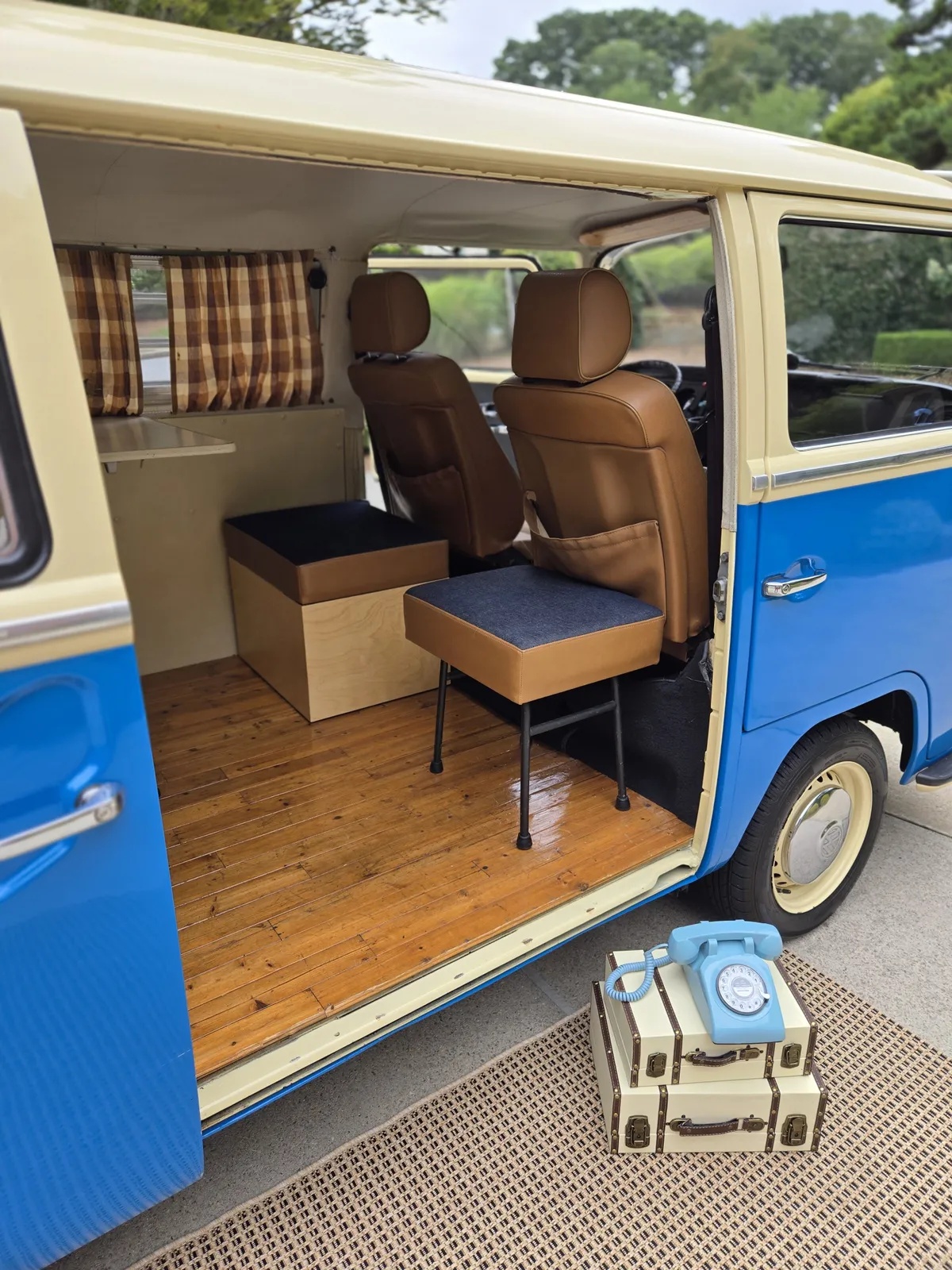 Volkswagen-Kombi-1971-Blue-Tan-15