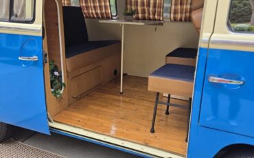 Volkswagen-Kombi-1971-Blue-Tan-17