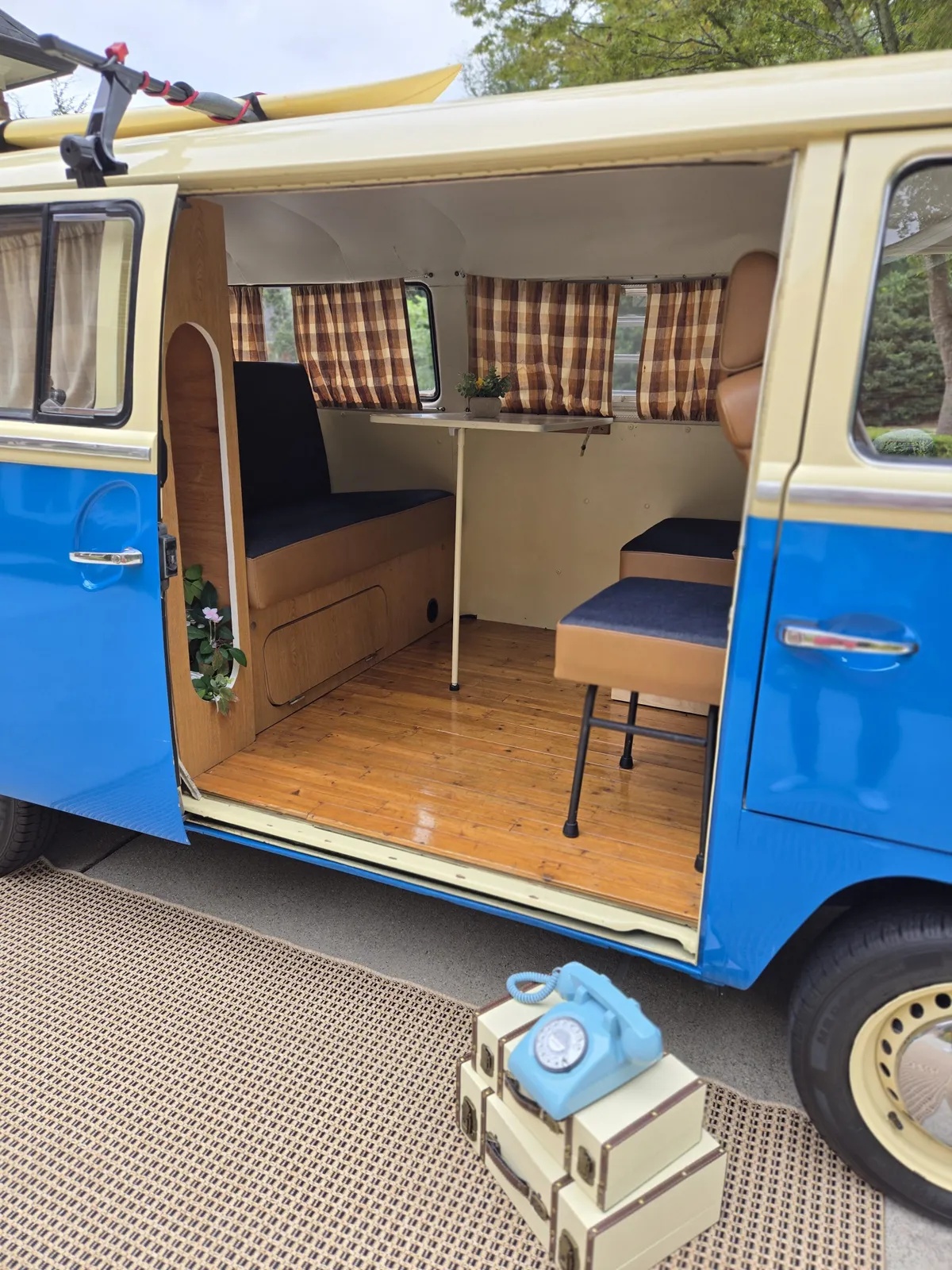 Volkswagen-Kombi-1971-Blue-Tan-17