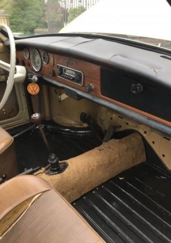Volkswagen-Other-1967-Yellow-Tan-4