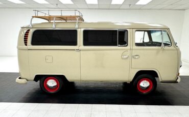 Volkswagen-Type-2-1969-Savannah-Beige-Brown-11