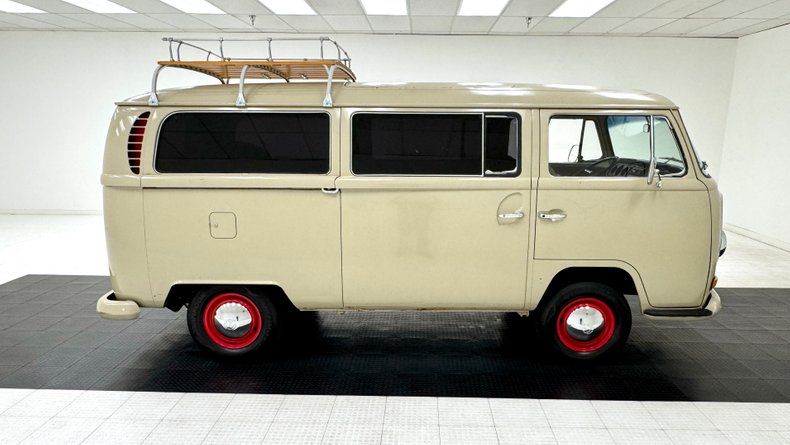 Volkswagen-Type-2-1969-Savannah-Beige-Brown-11