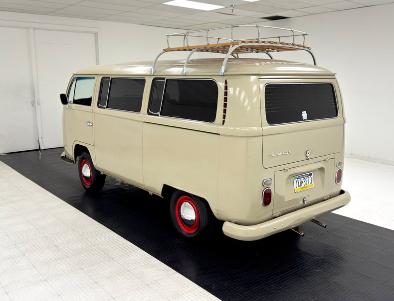Volkswagen-Type-2-1969-Savannah-Beige-Brown-8