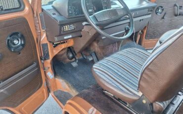Volkswagen-Vanagon-1983-11