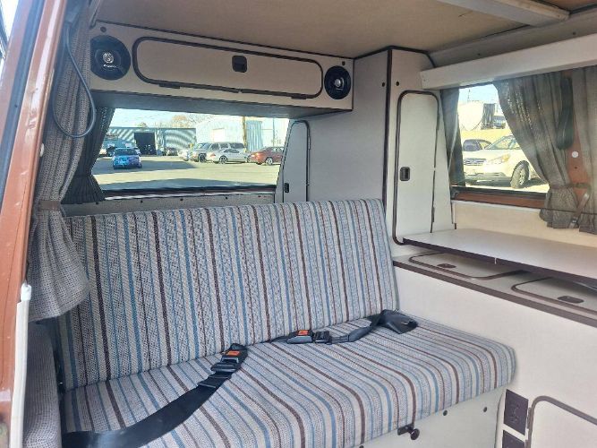 Volkswagen-Vanagon-1983-13