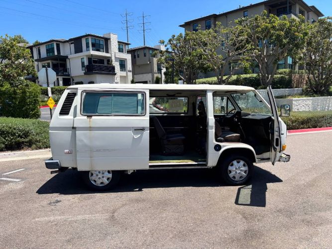 Volkswagen-Vanagon-1984-White-18