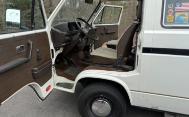Volkswagen-Vanagon-1984-White-With-Black-Stripe-Joker-Seats-Tan-Interior-Bed-11
