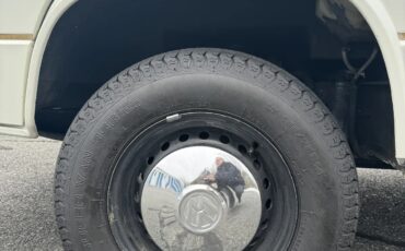 Volkswagen-Vanagon-1984-White-With-Black-Stripe-Joker-Seats-Tan-Interior-Bed-2