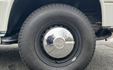 Volkswagen-Vanagon-1984-White-With-Black-Stripe-Joker-Seats-Tan-Interior-Bed-5