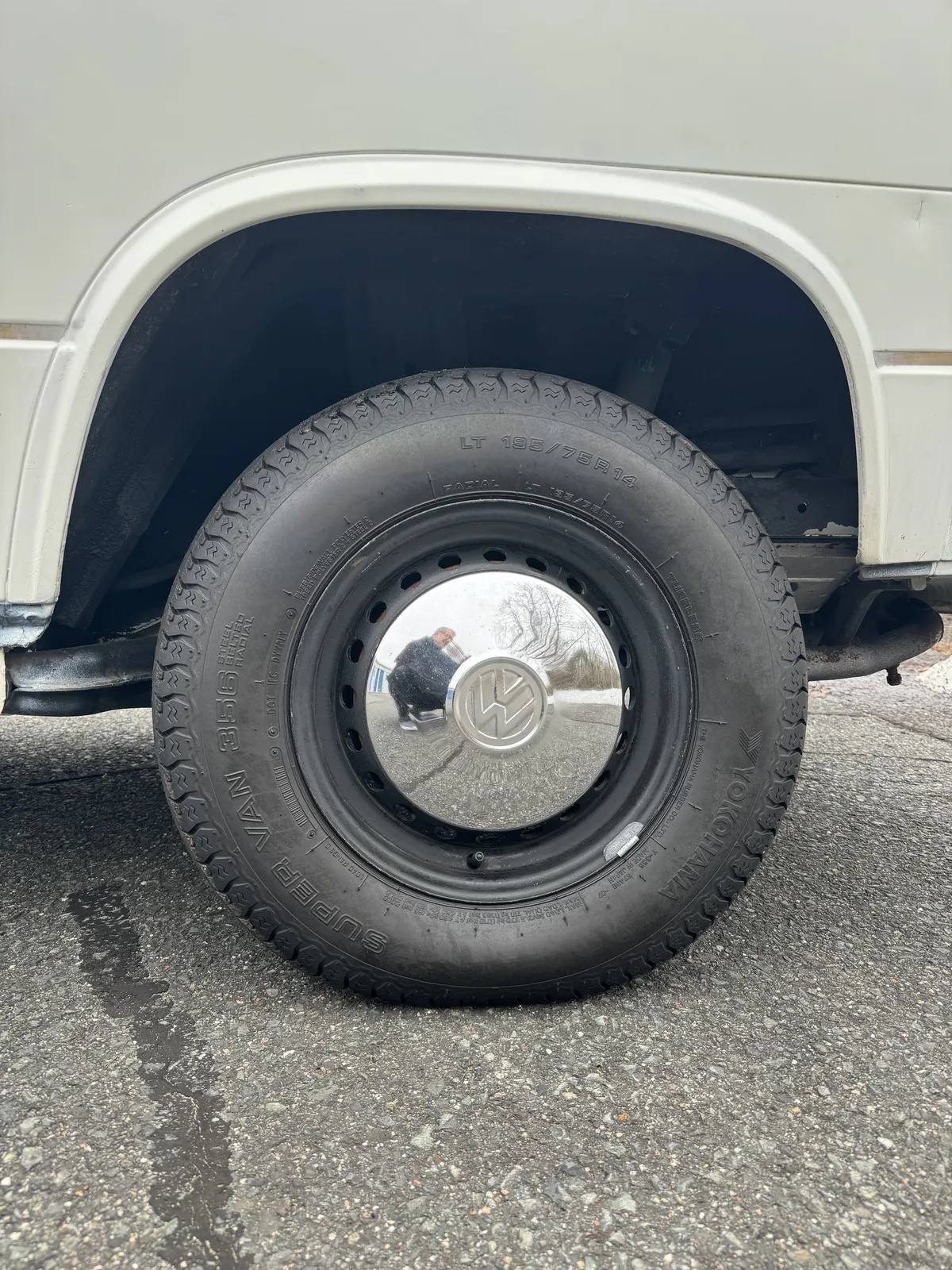 Volkswagen-Vanagon-1984-White-With-Black-Stripe-Joker-Seats-Tan-Interior-Bed-5