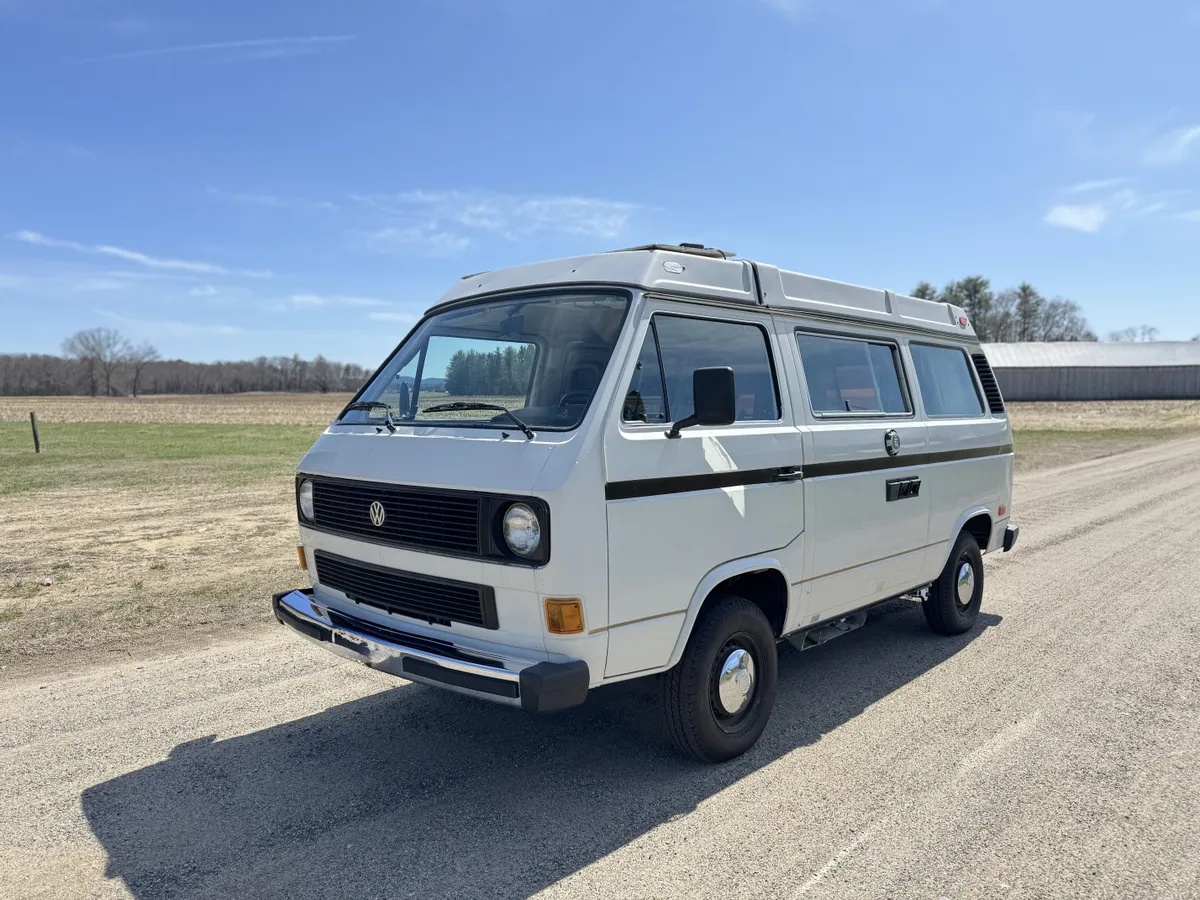 Volkswagen-Vanagon-1984-White-With-Black-Stripe-Joker-Seats-Tan-Interior-Bed-6