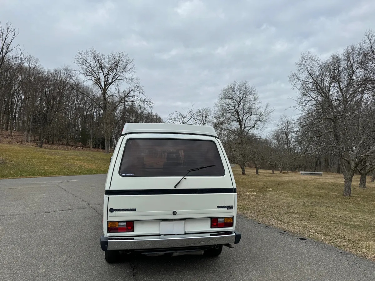 Volkswagen-Vanagon-1984-White-With-Black-Stripe-Joker-Seats-Tan-Interior-Bed-7