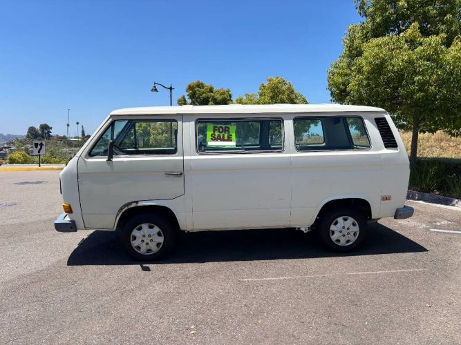 Volkswagen-Vanagon-1984-White