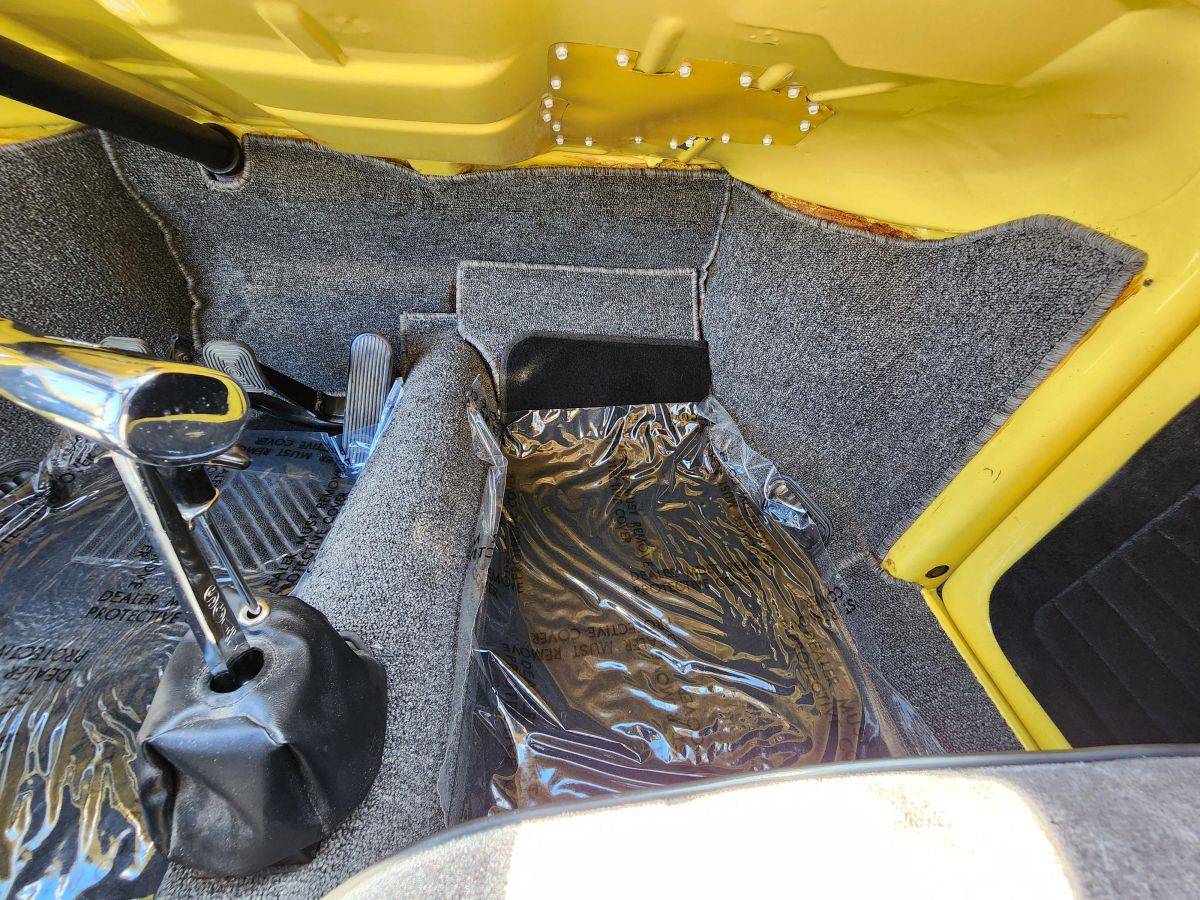 Volkswagen-beetle-1968-yellow-13