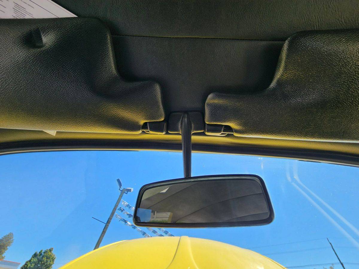 Volkswagen-beetle-1968-yellow-14