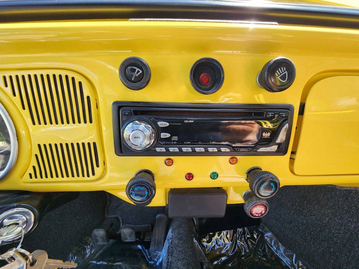 Volkswagen-beetle-1968-yellow-32