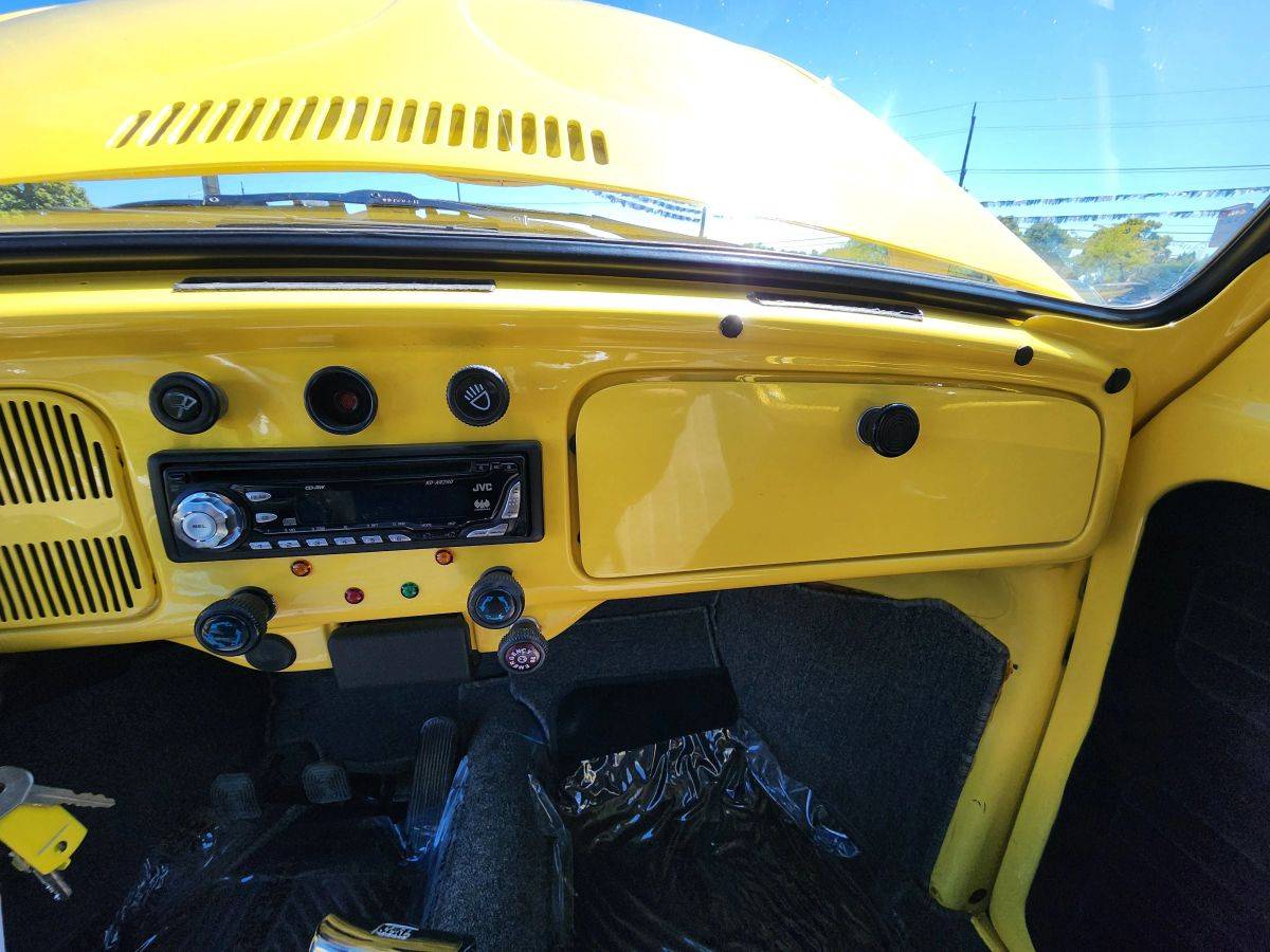 Volkswagen-beetle-1968-yellow-33