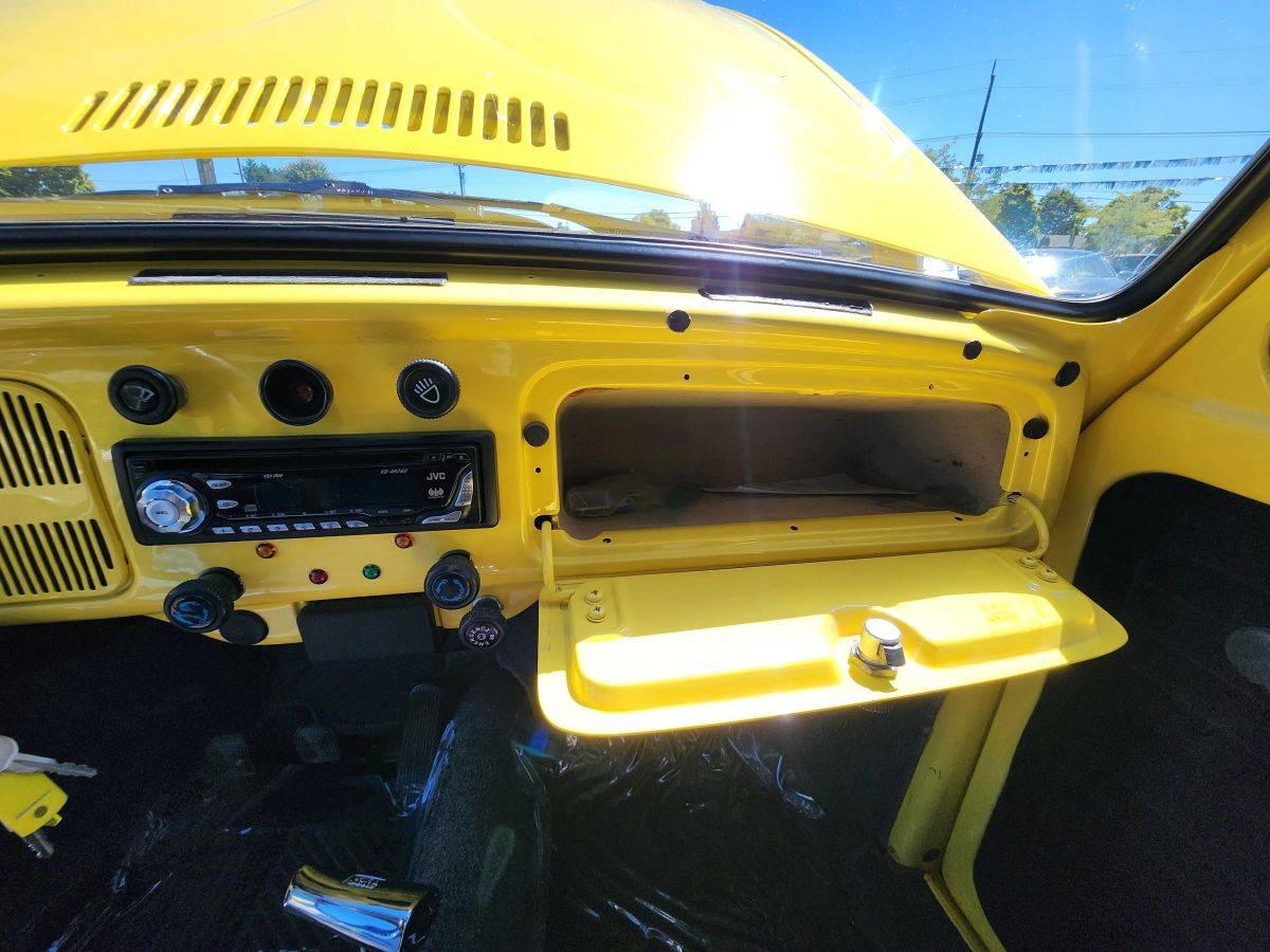 Volkswagen-beetle-1968-yellow-34