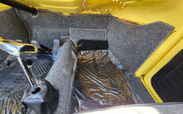 Volkswagen-beetle-1968-yellow-37