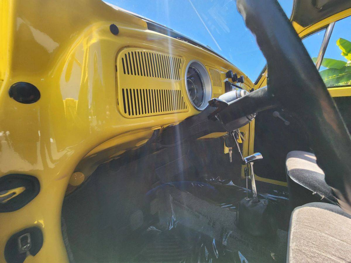 Volkswagen-beetle-1968-yellow-39