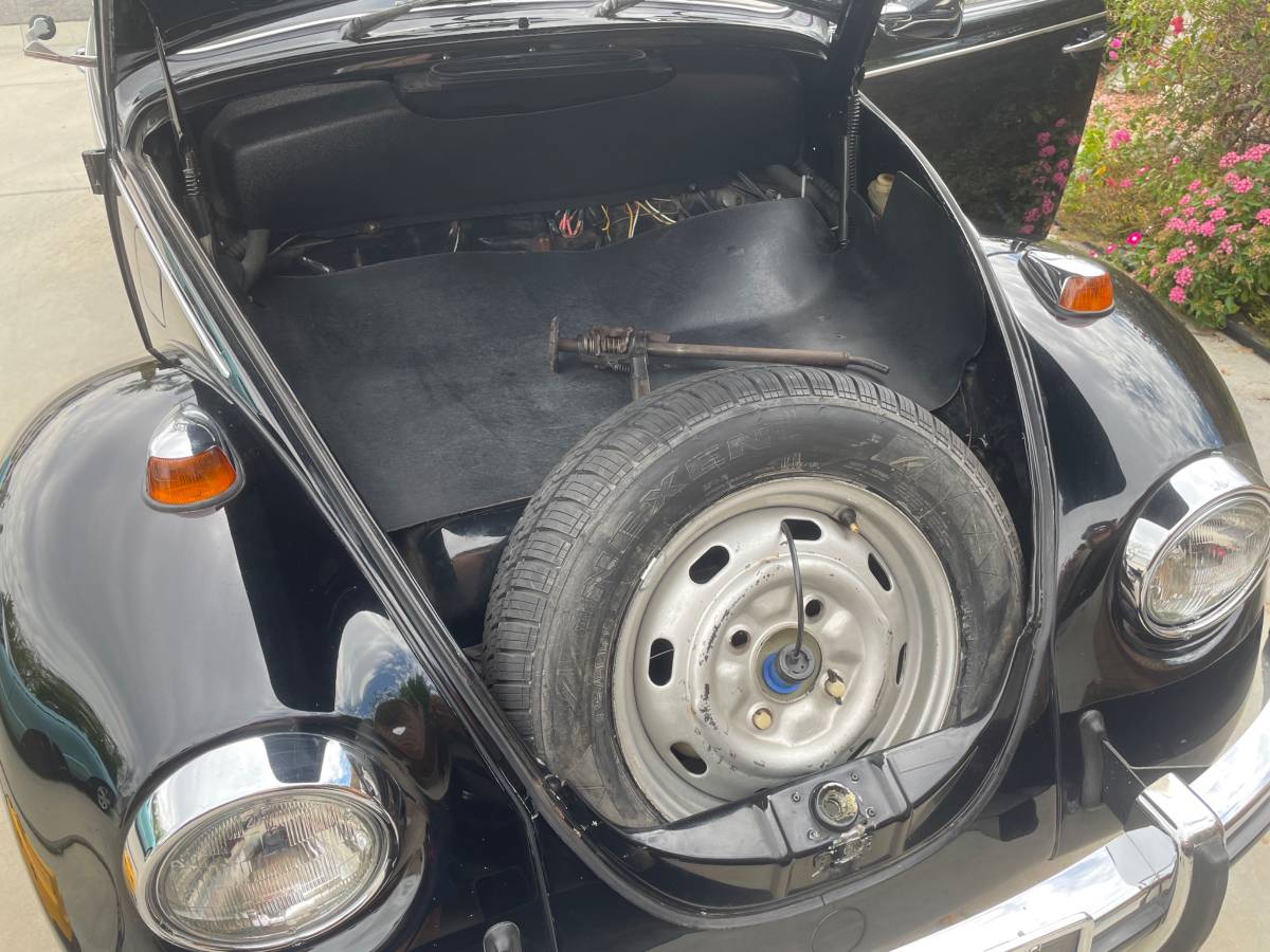 Volkswagen-beetle-1969-black-3