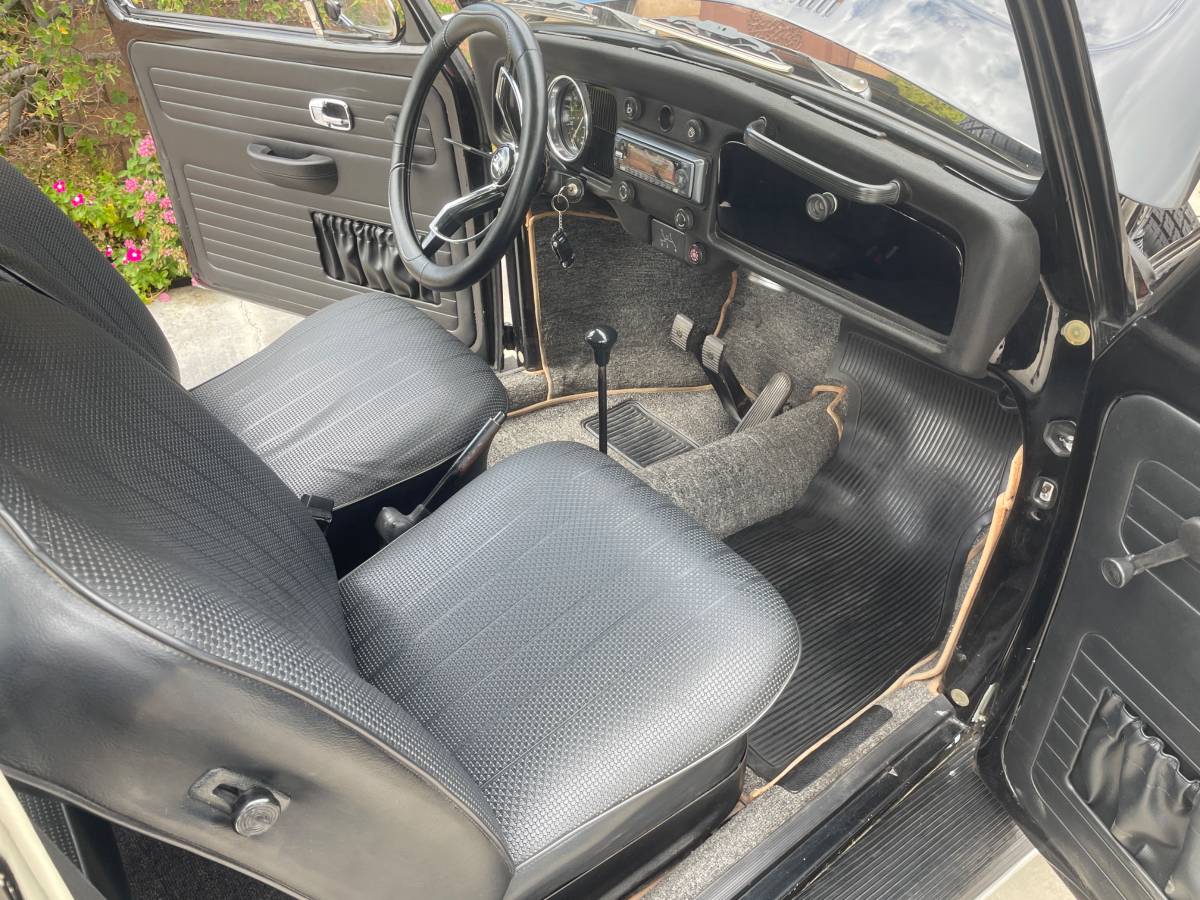 Volkswagen-beetle-1969-black-5