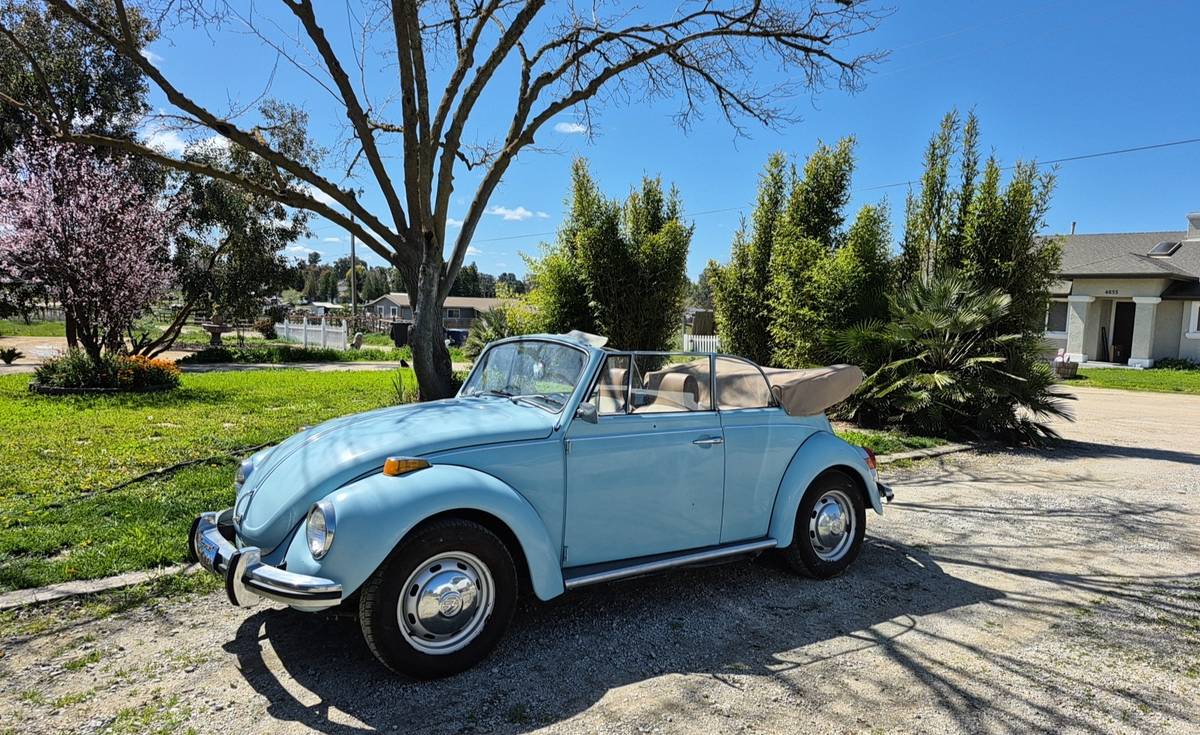 Volkswagen-beetle-1972-blue