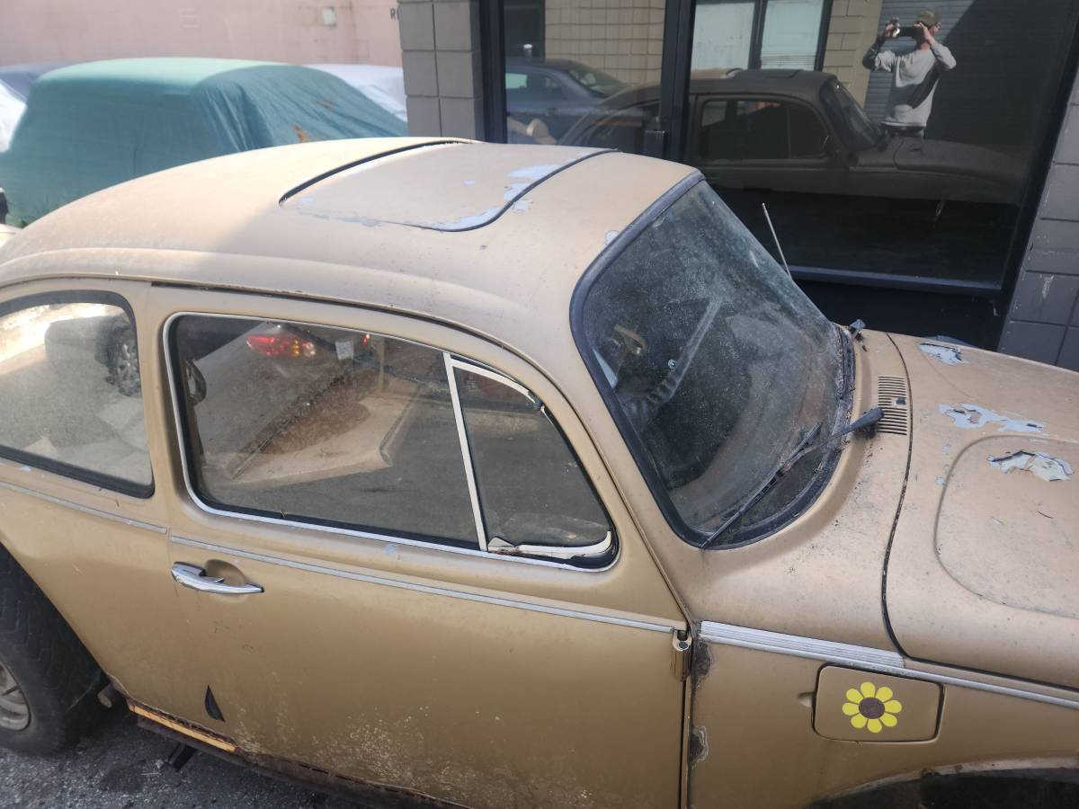 Volkswagen-beetle-1975-3