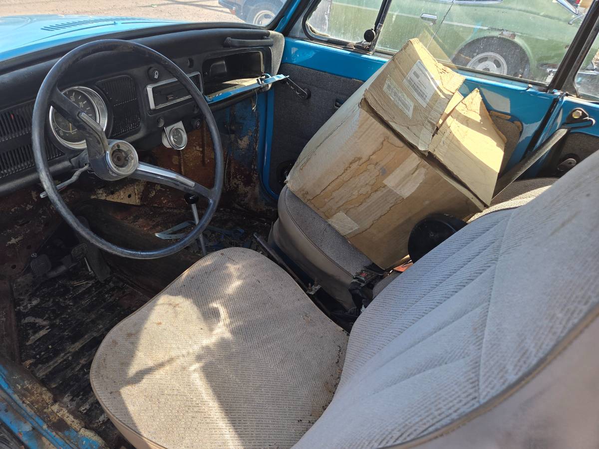 Volkswagen-beetle-convertible-1969-blue-5