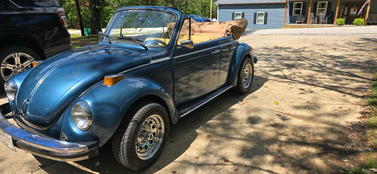 Volkswagen-beetle-convertible.-1978-blue