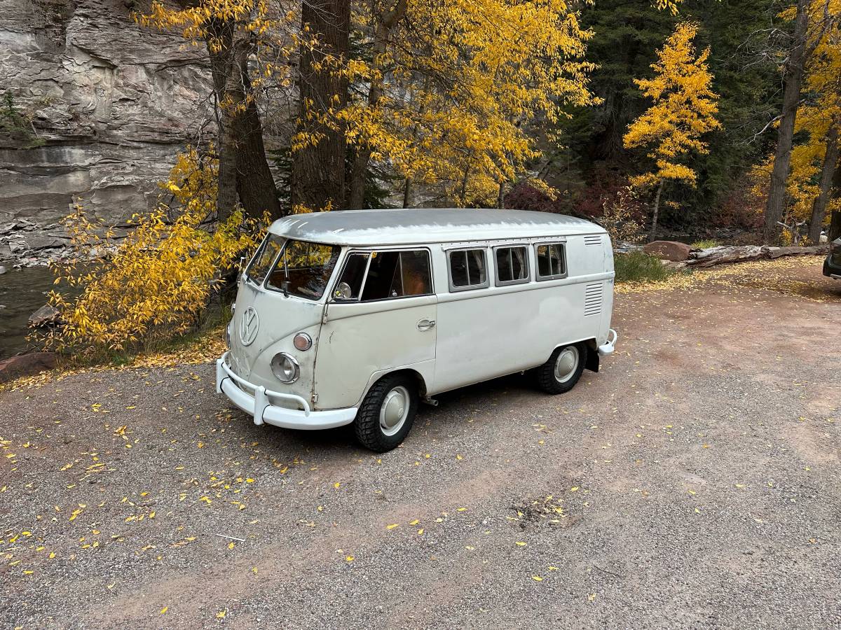 Volkswagen-bus-1965-white-1