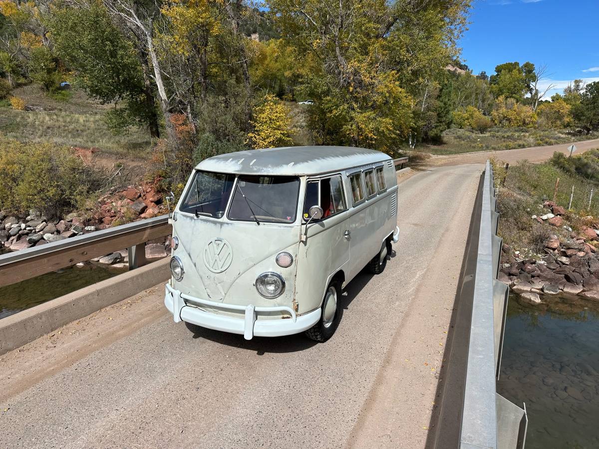 Volkswagen-bus-1965-white