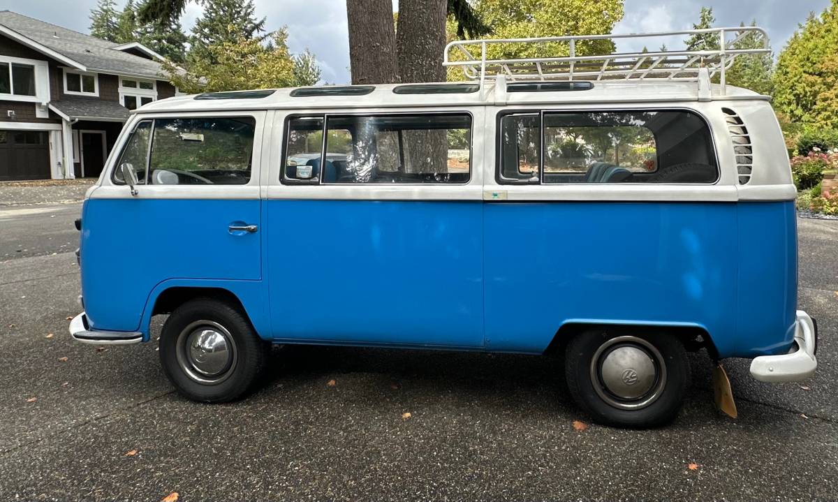 Volkswagen-bus-1968-blue-1