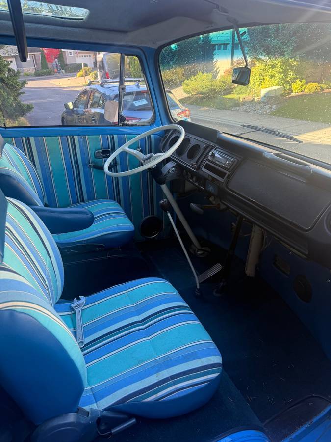 Volkswagen-bus-1968-blue-10