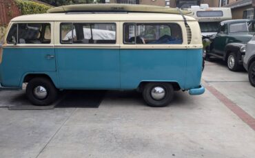 Volkswagen-bus-1968-blue-11