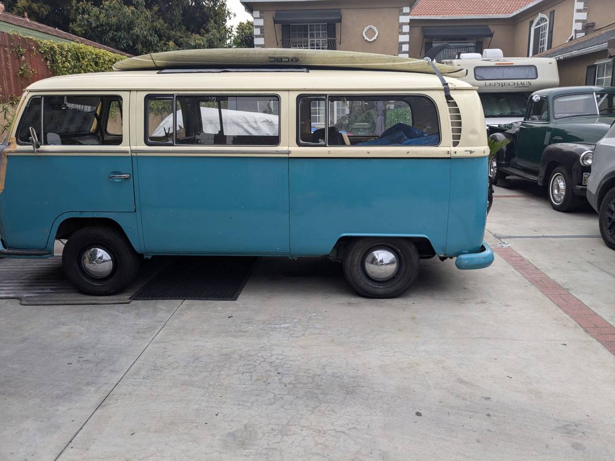 Volkswagen-bus-1968-blue-11