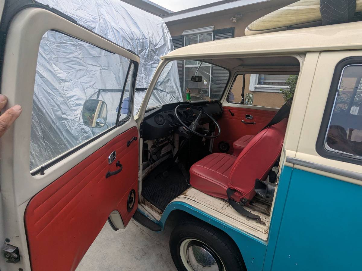 Volkswagen-bus-1968-blue-12