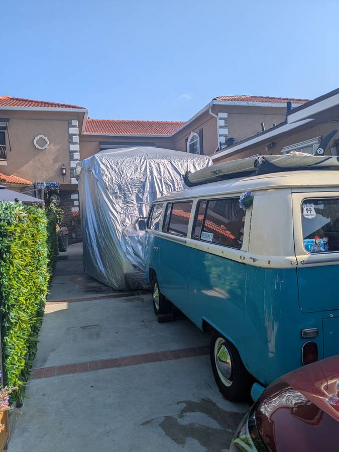 Volkswagen-bus-1968-blue-13