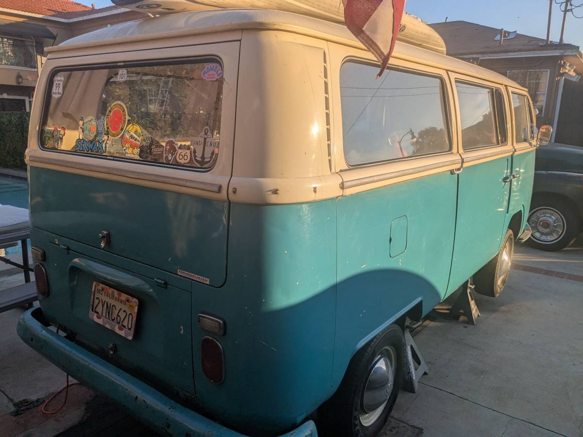 Volkswagen-bus-1968-blue-4