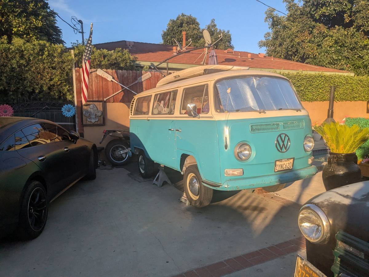 Volkswagen-bus-1968-blue-5