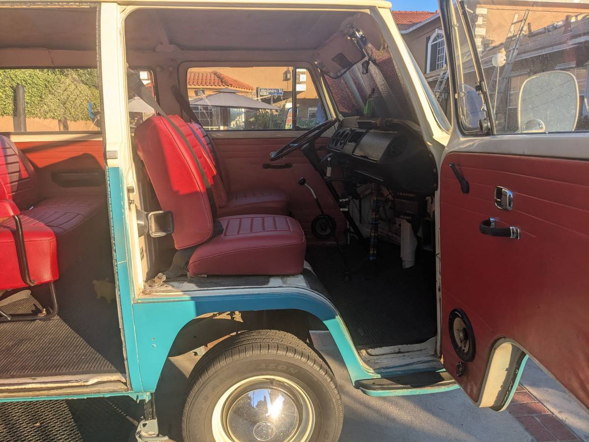 Volkswagen-bus-1968-blue-6