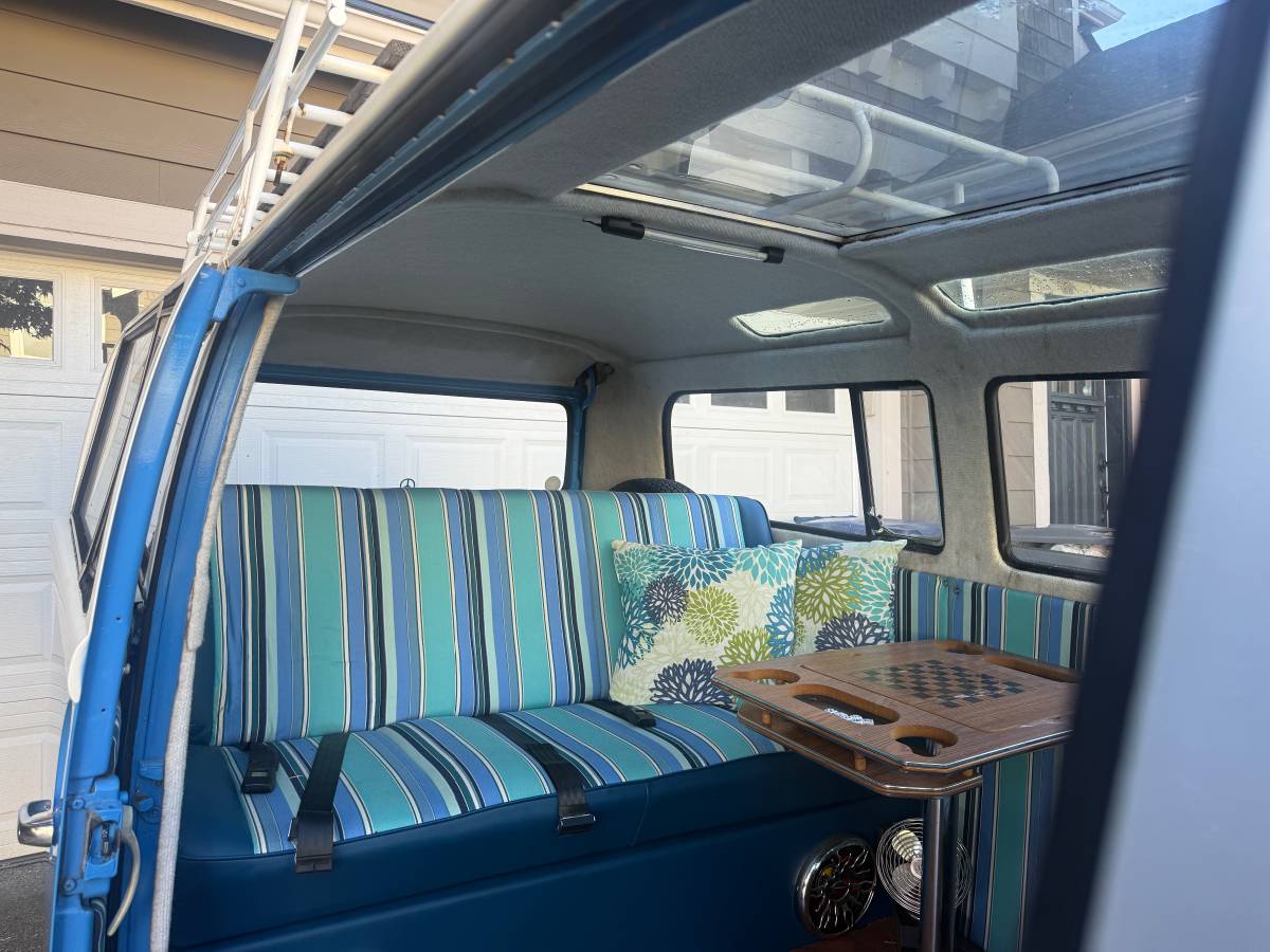 Volkswagen-bus-1968-blue-7