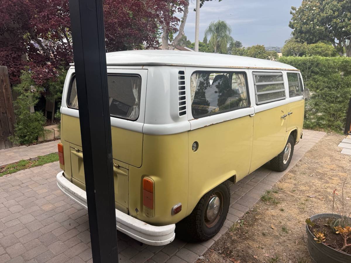 Volkswagen-bus-1972