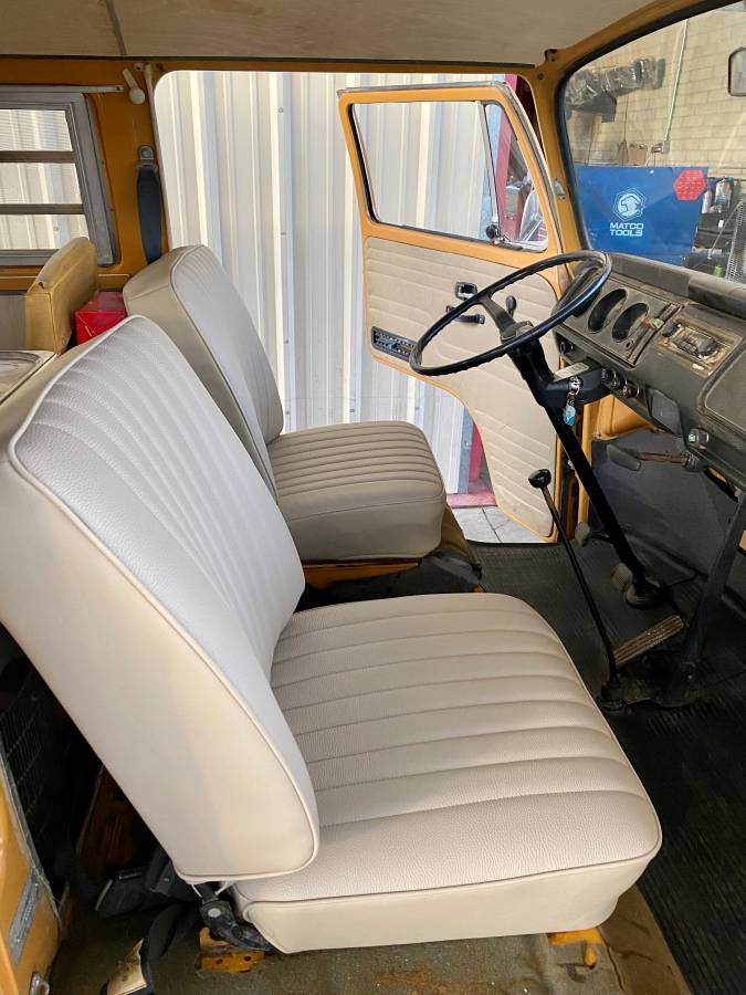 Volkswagen-bus-1972-4